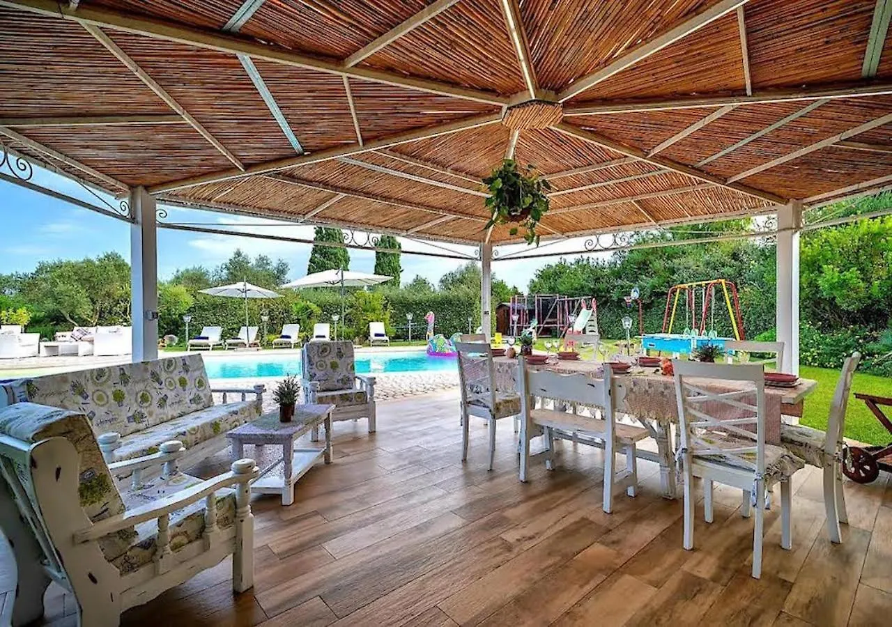 Villa Dolores , With A Spectacular Swimming Pool With Hydromassage And A Big Garden For The Children - Iun S3325 Alghero